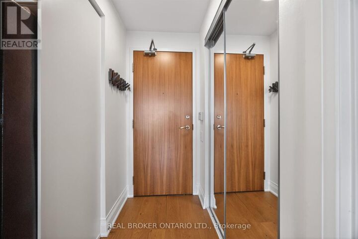 Property Photo:  2191 Yonge Street 4603  ON M4S 3H8 