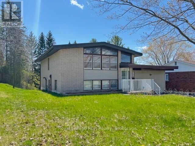 Property Photo:  49 7th Street  ON N4N 1G3 