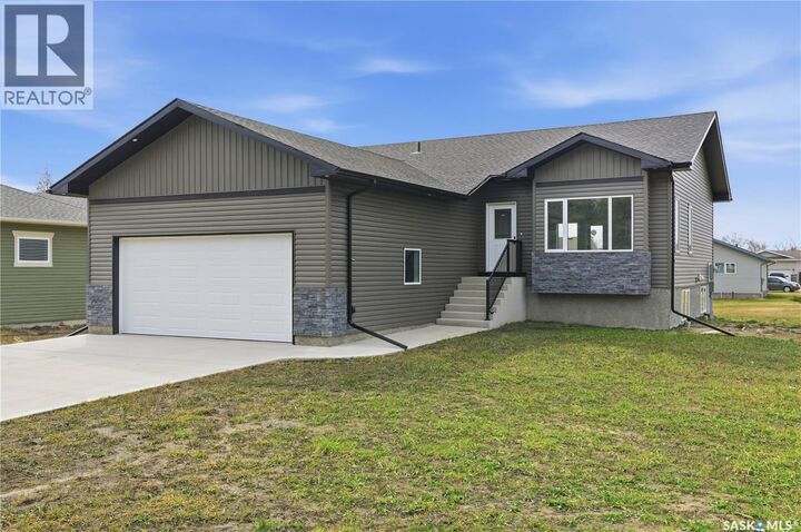 Property Photo:  208 2nd Street S  SK S0K 4R0 
