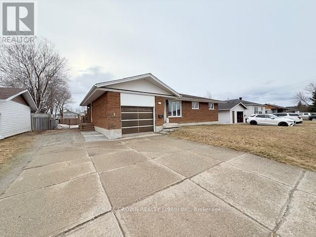 Property Photo: 17 Erickson Avenue ON P5N 2K8