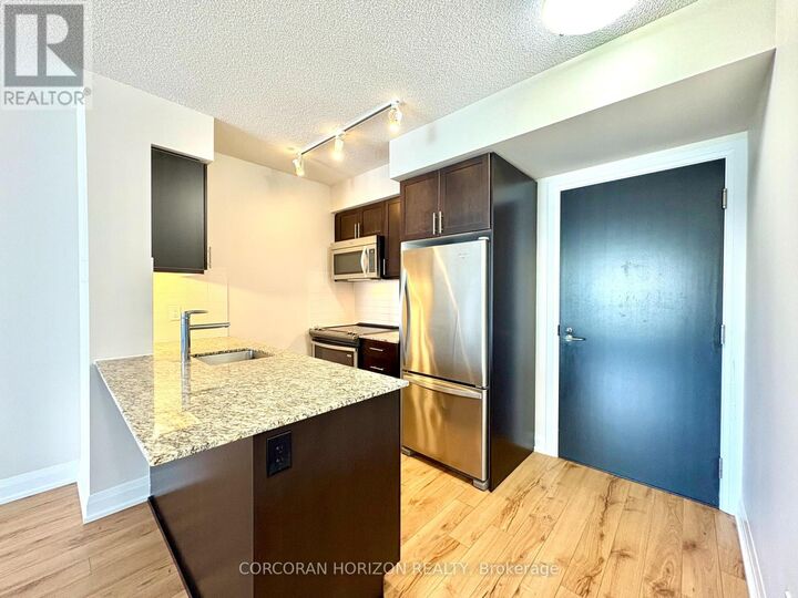 Property Photo:  18 Graydon Hall Drive 706  ON M3A 0A4 