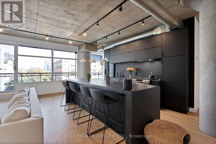 Property Photo:  42 Camden Street  ON M5V 1V1 