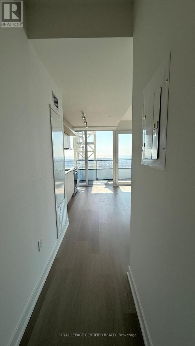 Property Photo:  448 Burnhamthorpe Road 3411  ON L5B 4M6 