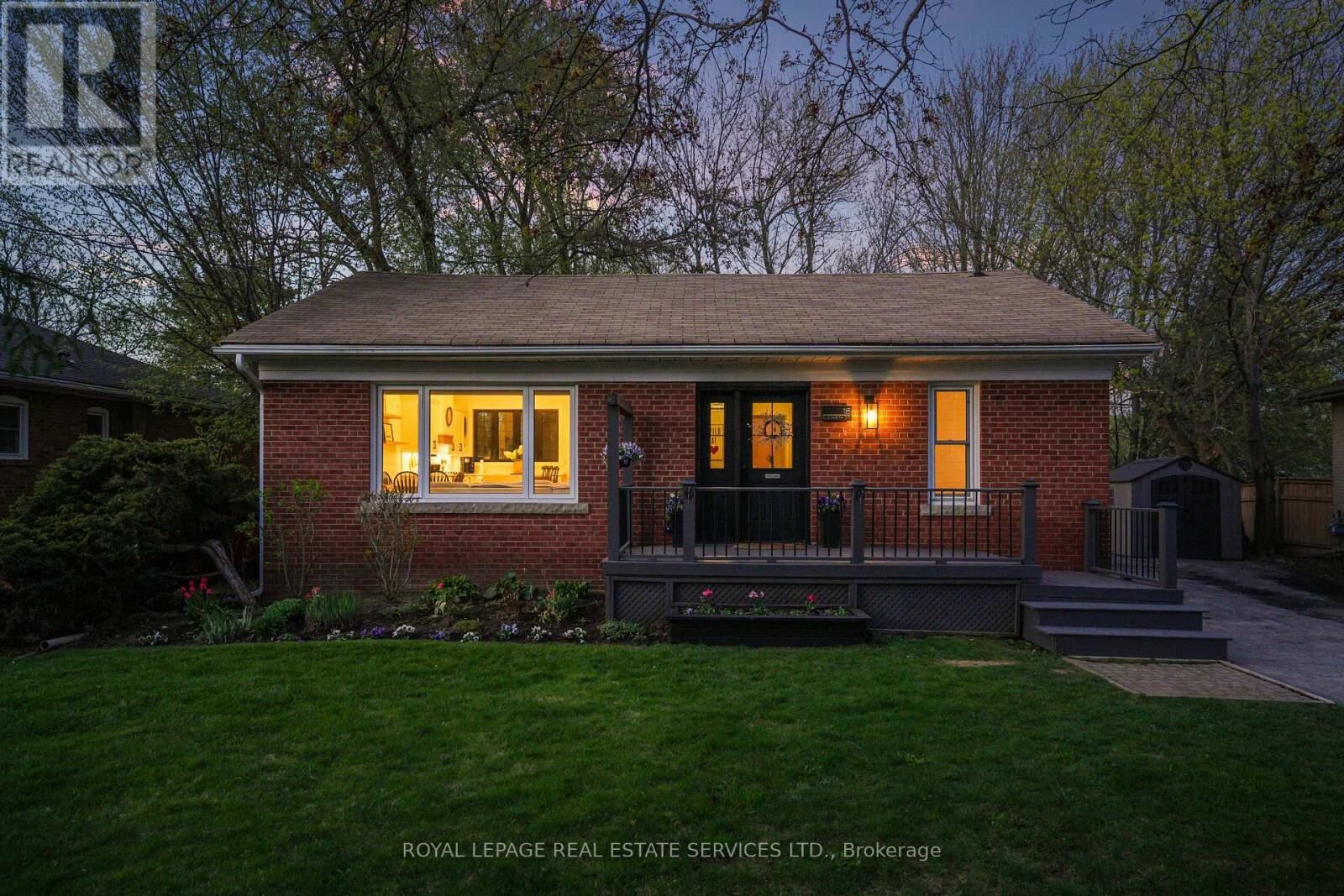 Property Photo:  18 Elizabeth Street  ON L7G 3K2 