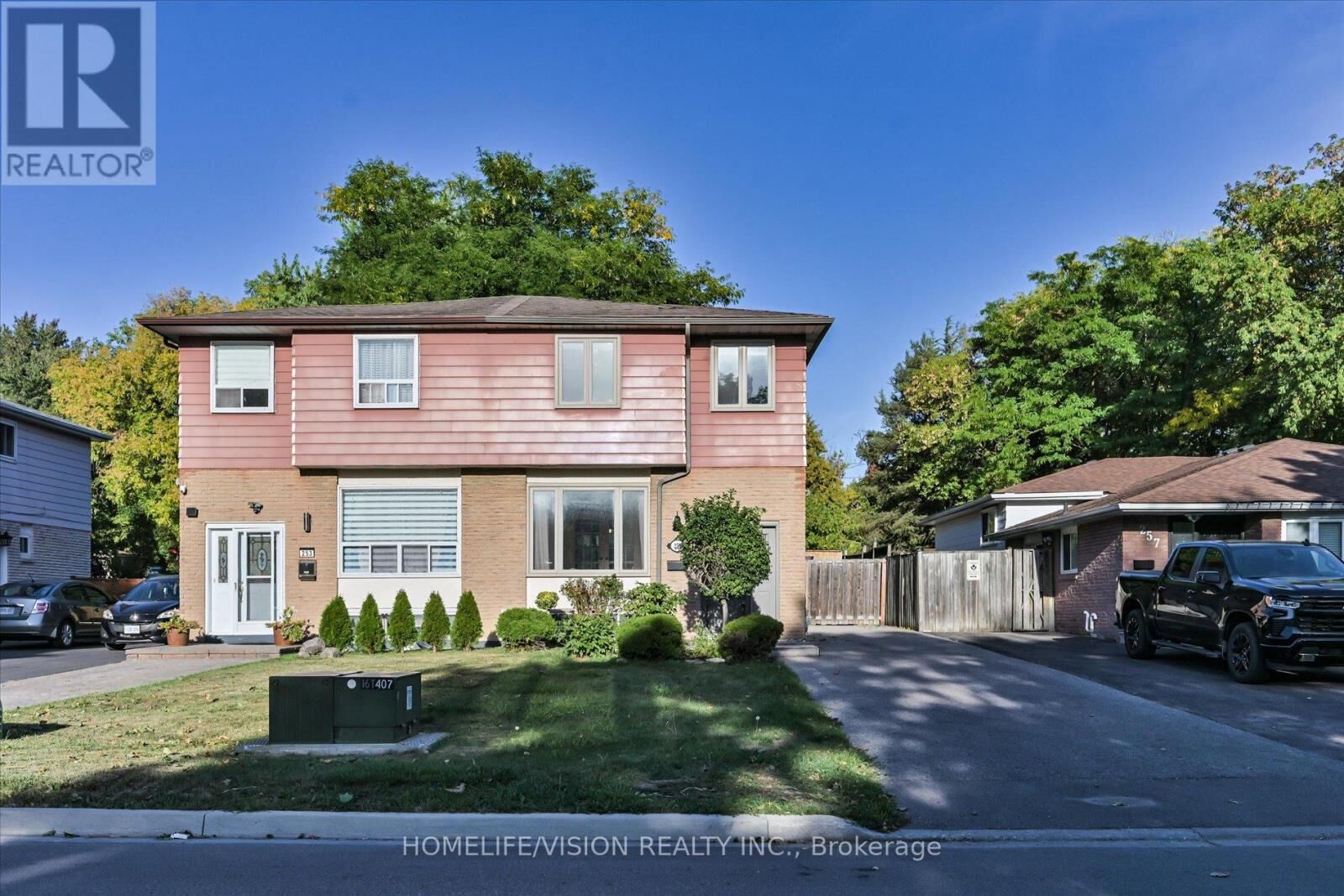 Property Photo:  255 Cedar Avenue  ON L4C 2B3 