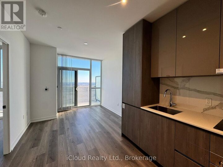 Property Photo:  8 Interchange Way 6010  ON L4K 0R2 
