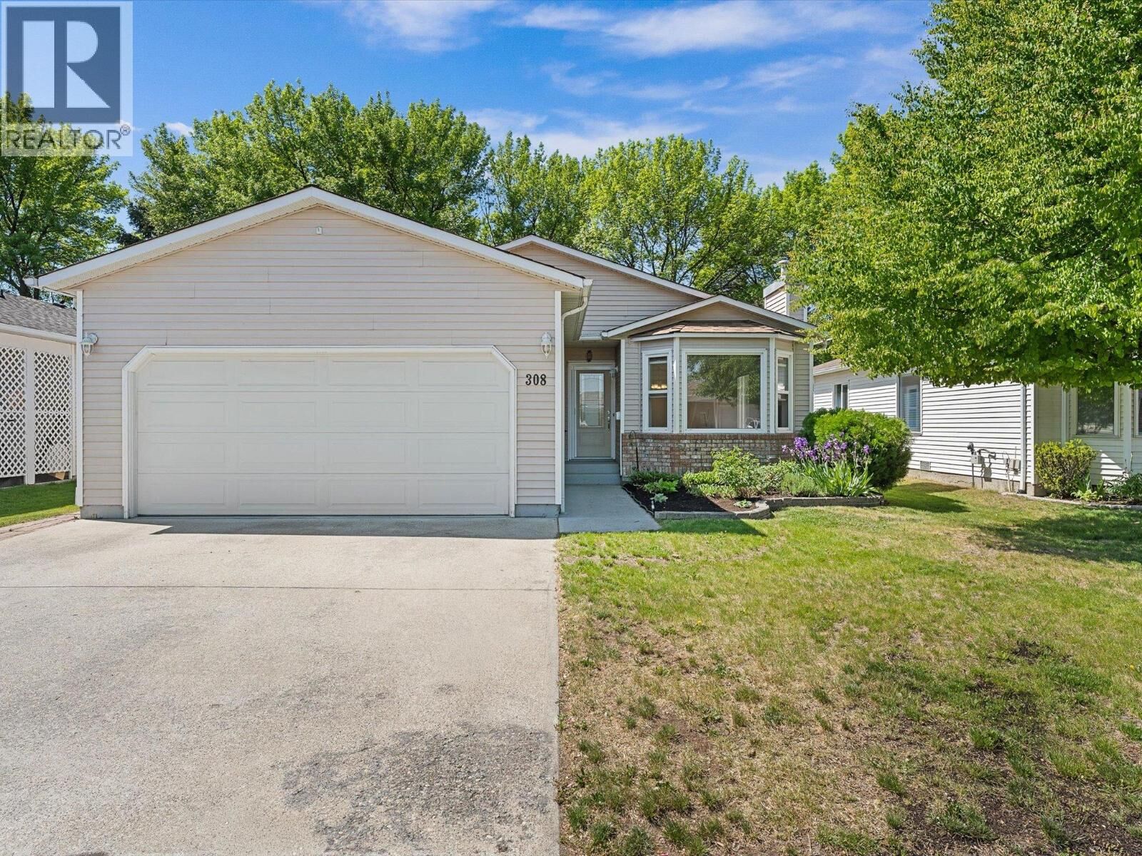 Property Photo:  1260 Raymer Avenue 308  BC V1W 3S3 
