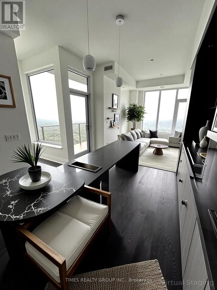 Property Photo:  11 Yorkville Avenue 5804  ON M4W 1L2 