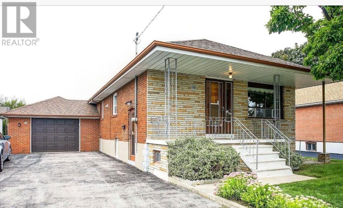 Property Photo:  10 Rosewood Avenue  ON M8Z 1X4 