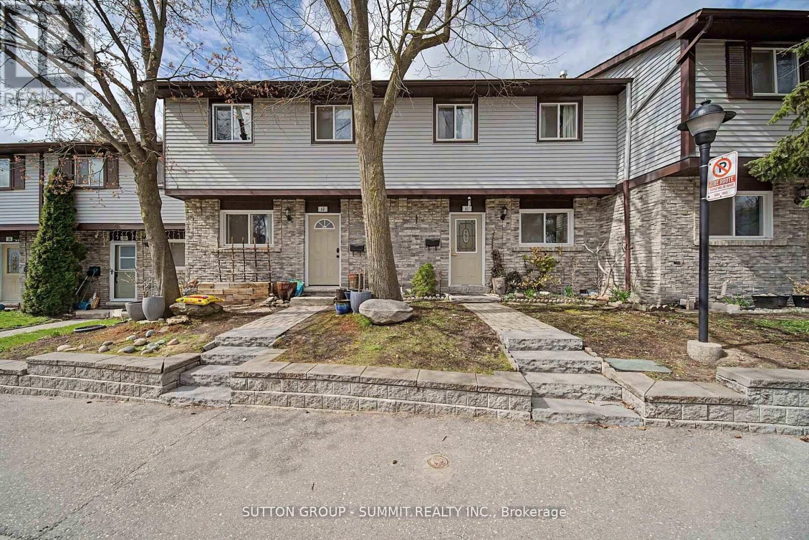 Property Photo:  45 Hansen Road North 61  ON L6V 3C5 