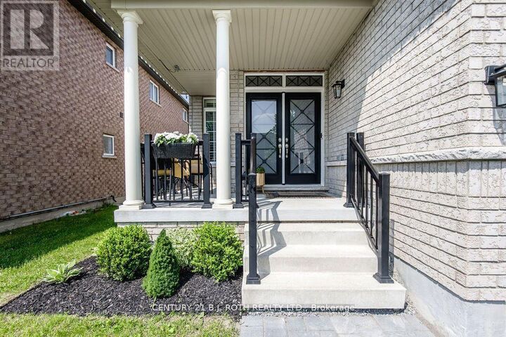 Property Photo:  20 Westminster Circle  ON L4M 0A3 