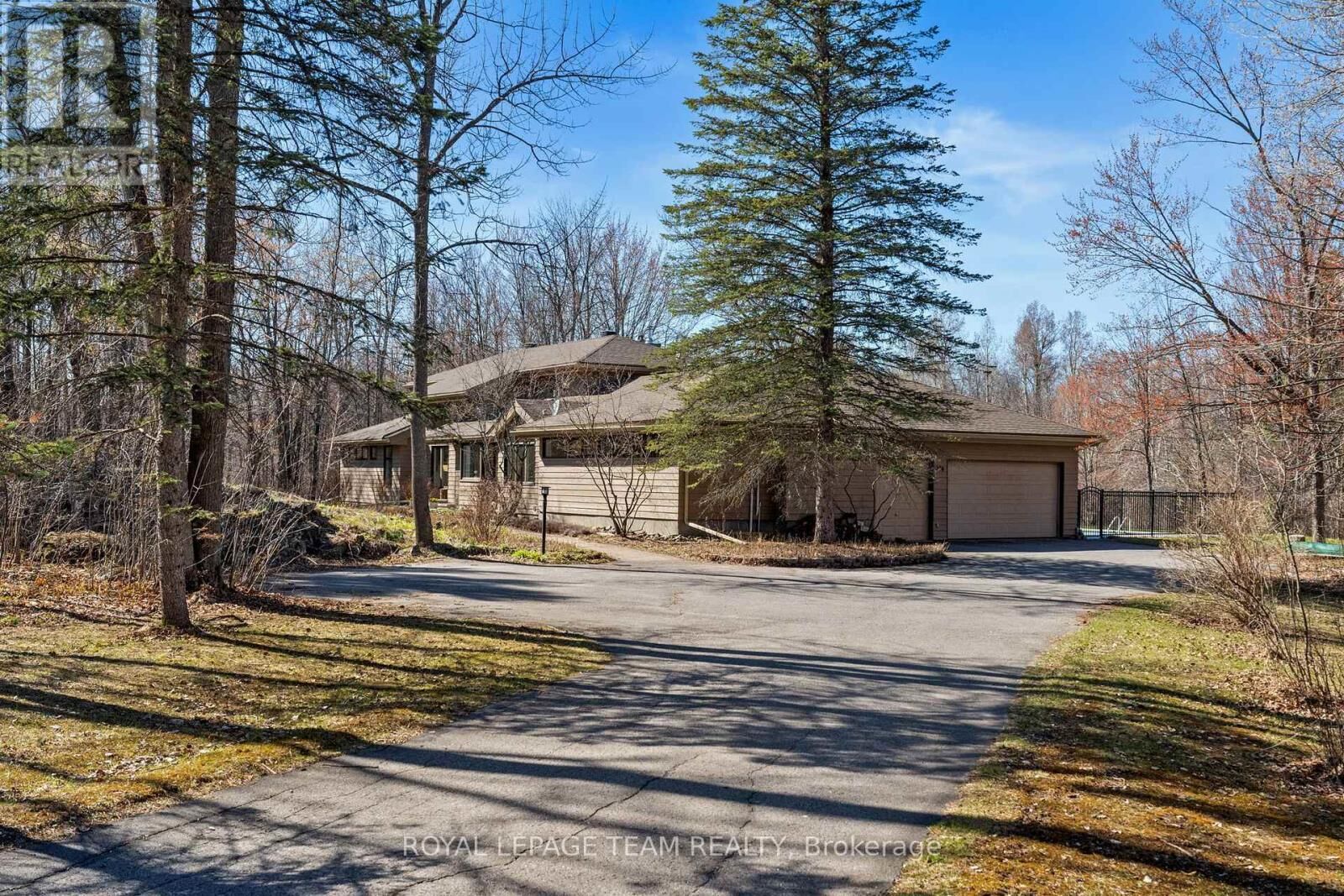 Property Photo:  278 John Aselford Drive  ON K2W 1A8 
