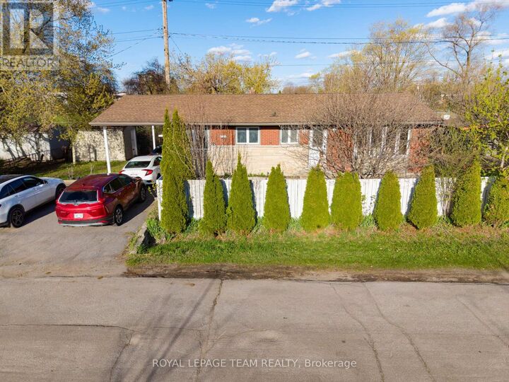 Property Photo:  925 Moorvale Street  ON K1K 3K9 