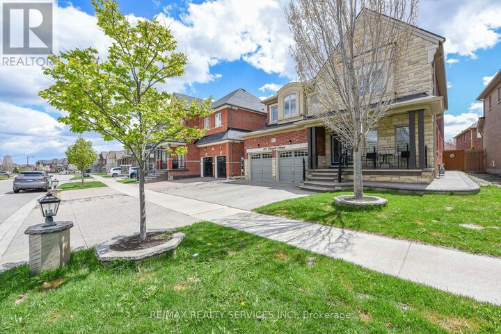 Property Photo:  567 South Dougall Avenue East  ON L7C 3Z4 