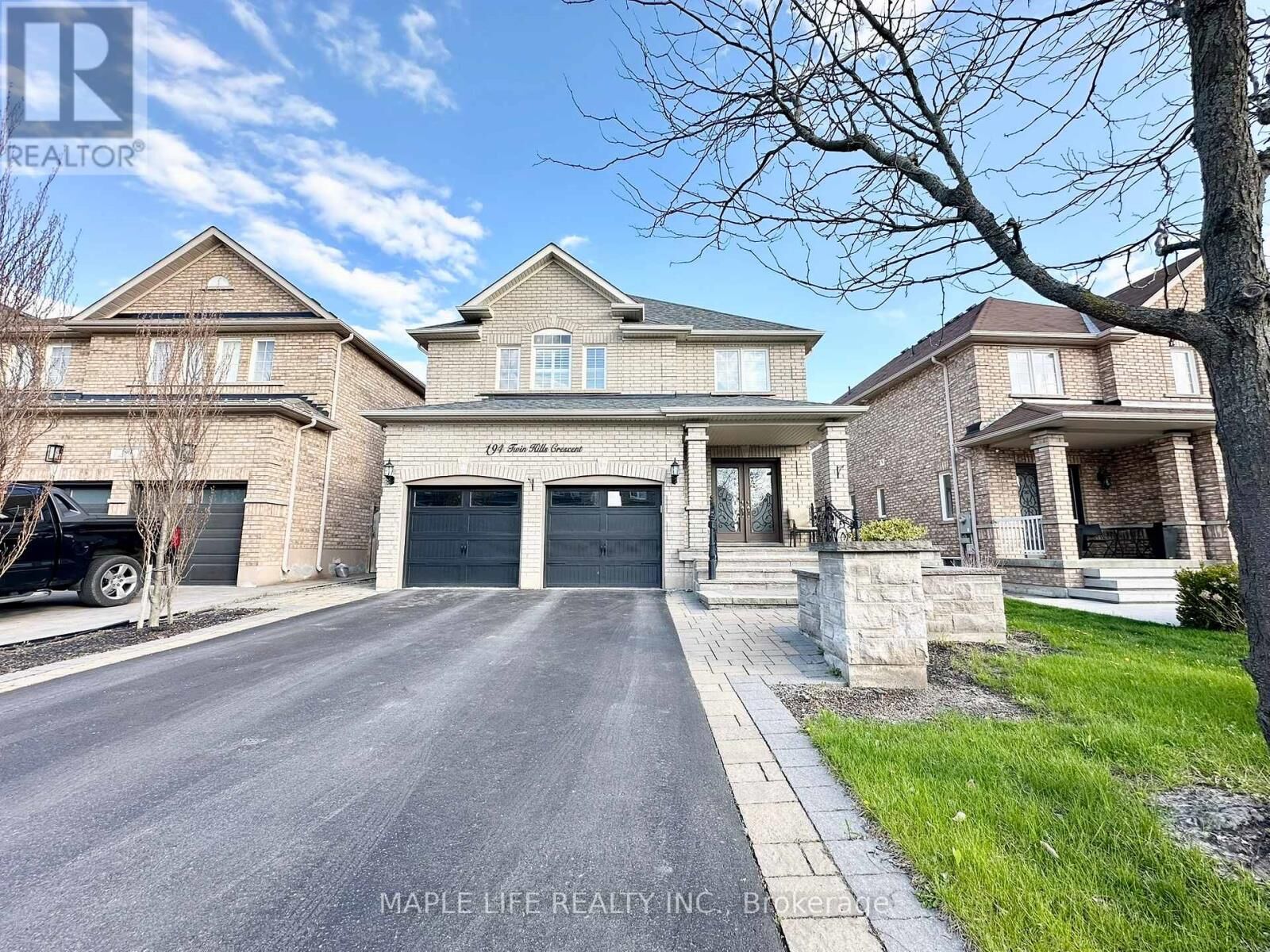 Property Photo:  194 Twin Hills Crescent  ON L4H 0H2 