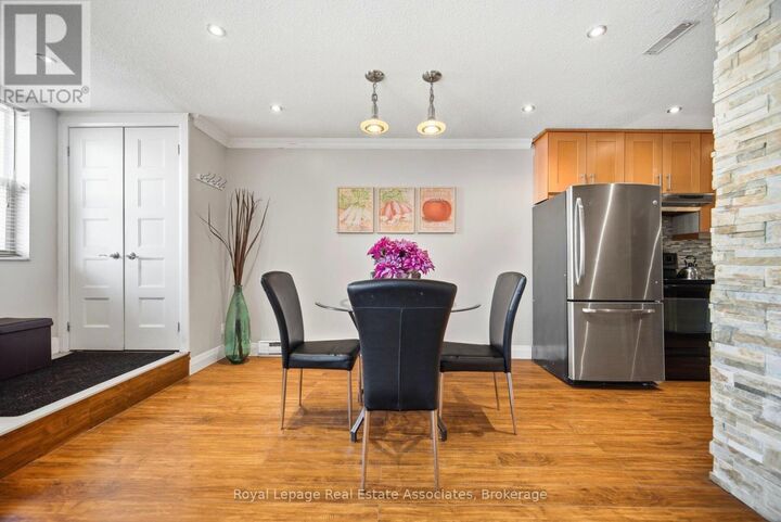 Property Photo:  1055 Dundas Street East 222  ON L4Y 3X6 