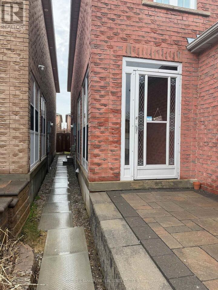 Property Photo:  164 Stather Crescent Bsmt  ON L3S 2W9 