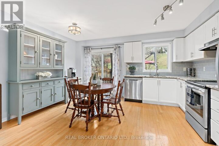 Property Photo:  42 Palomino Trail 42  ON L7G 6E9 