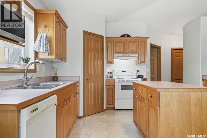 Property Photo:  11 Columbia Drive  SK S7K 1E3 