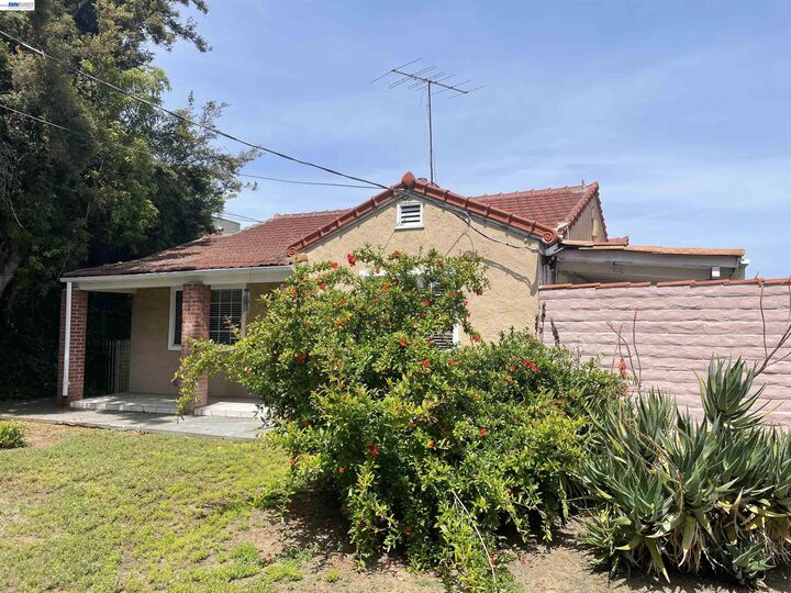 Property Photo:  34618 Fremont Blvd  CA 94555 