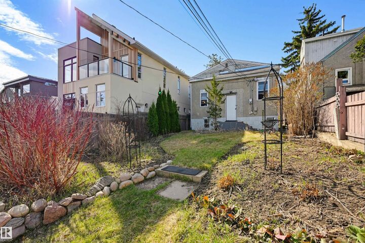 Property Photo:  9816 93 Avenue NW  AB T6E 2W1 