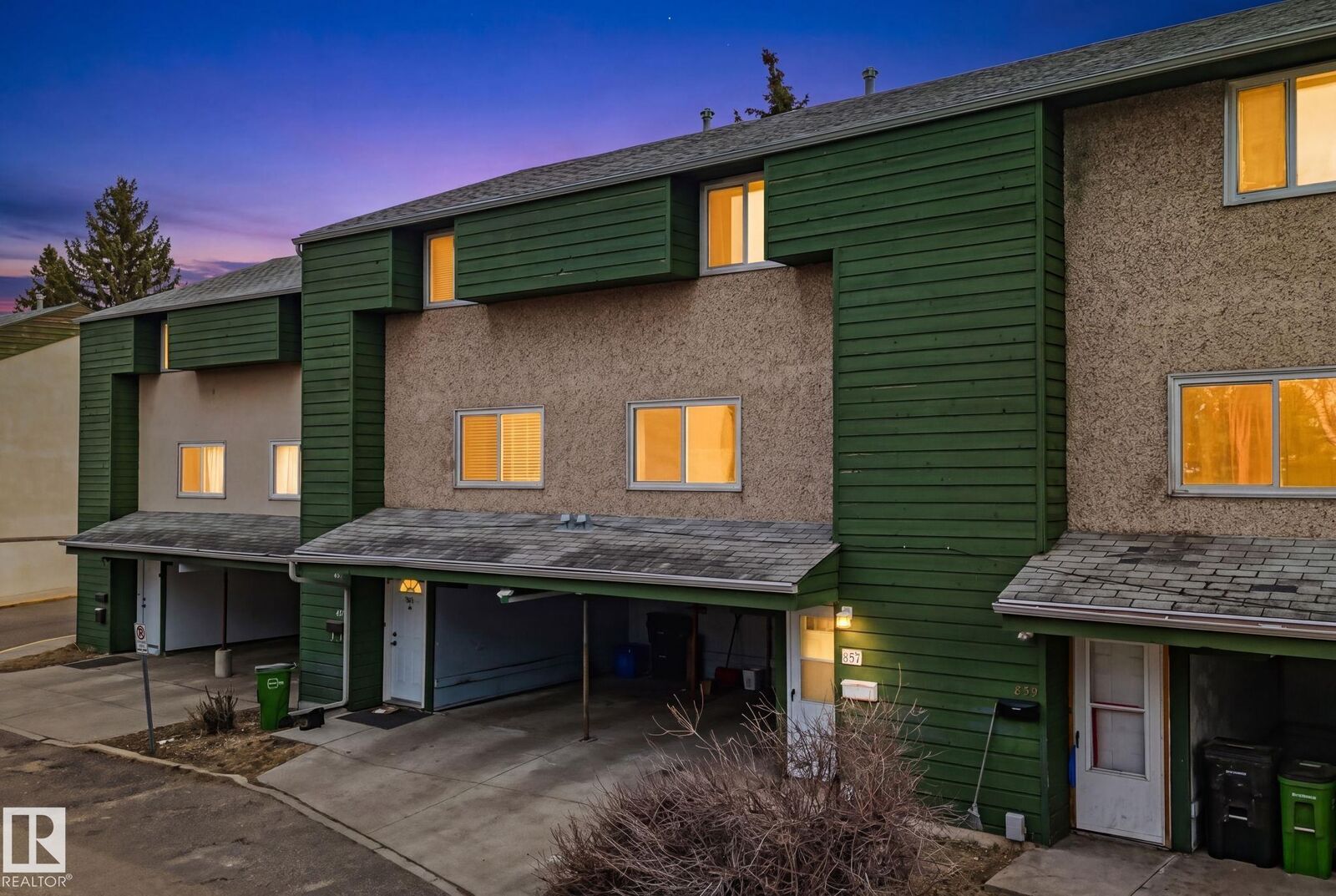 Property Photo:  857 Abbottsfield Road NW  AB T5W 4R4 