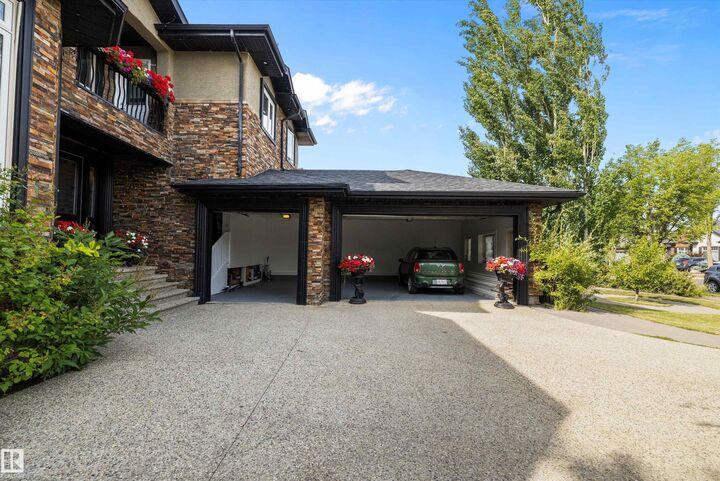 Property Photo:  19 Oak Point  AB T8N 7H2 