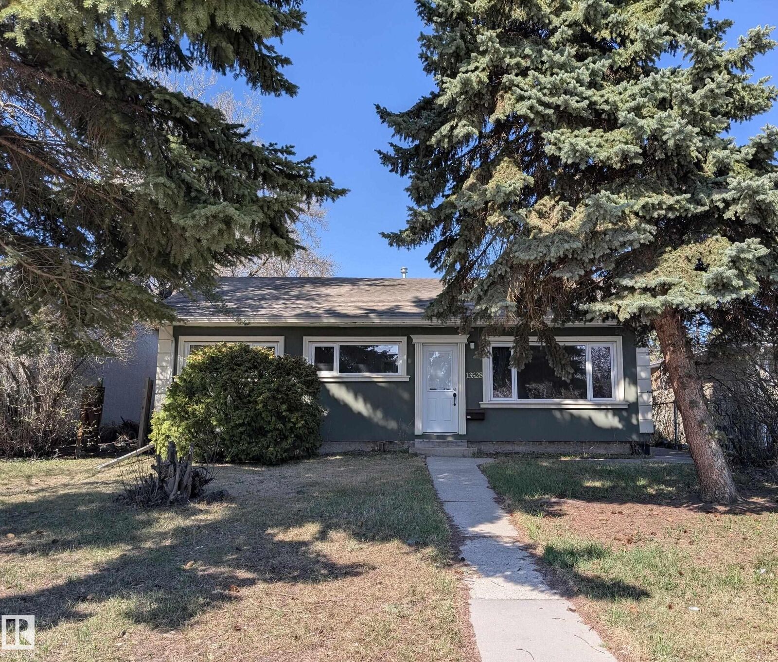 Property Photo:  13528 139 Street NW  AB T5L 2C4 