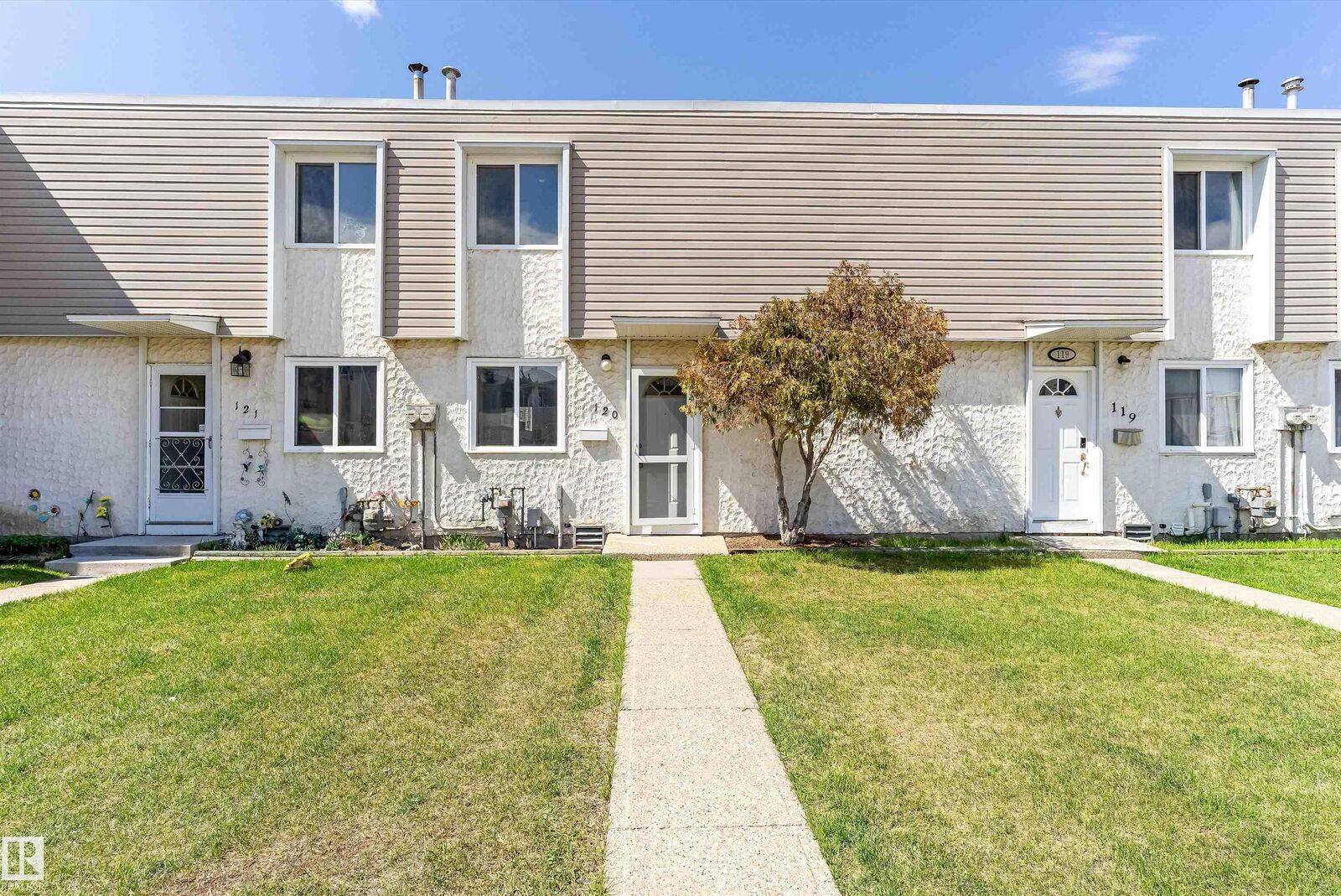 Property Photo:  120 Cornell Court NW  AB T5C 3C3 