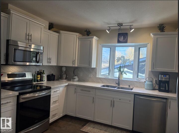 Property Photo:  4209 63 Street  AB T4V 2W3 