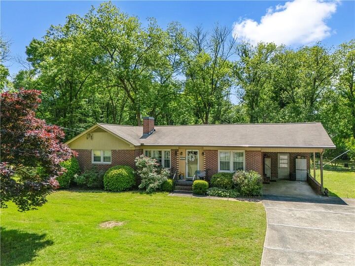 Property Photo:  106 E Valley Rd  GA 30161 