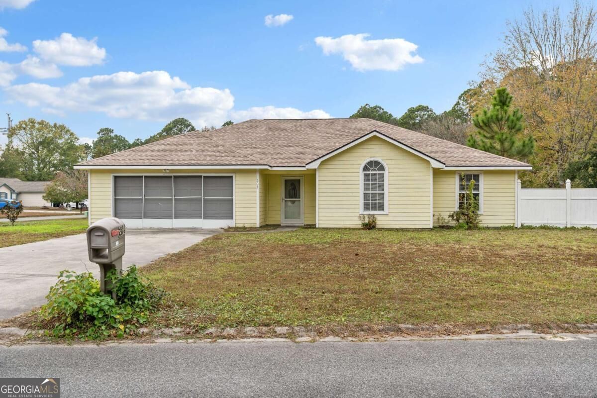 Property Photo:  201 Lake Wisteria Drive  GA 31548 