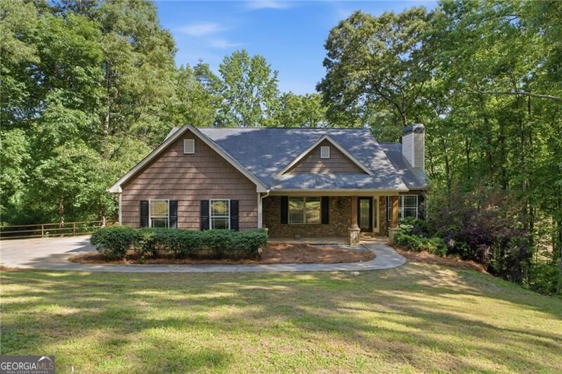 Property Photo: 3552 Ridge Drive GA 30501