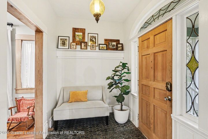 Property Photo:  529 W Ash Street  MI 48854 