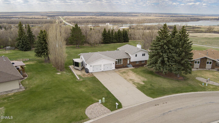 Property Photo:  993 Kelly Drive  ND 58577 