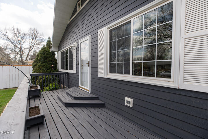 Property Photo:  908 Midway Drive  ND 58501 