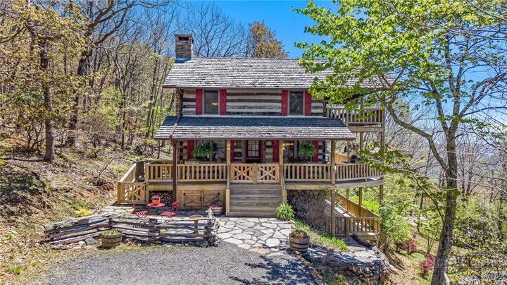 Property Photo: 242 Annapurna Drive NC 28684