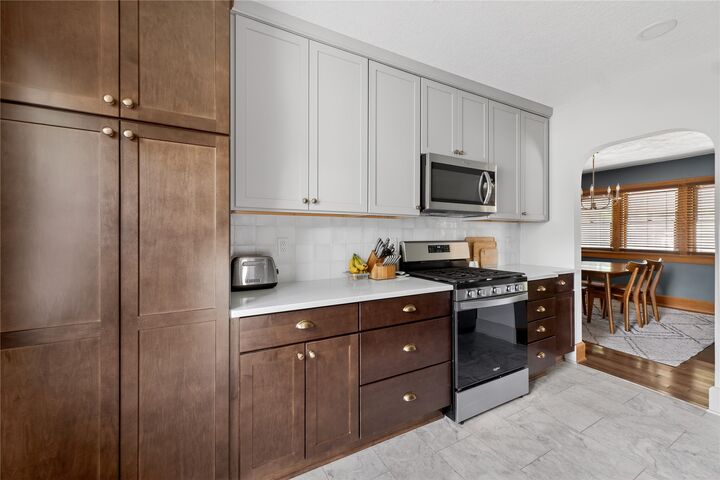 Property Photo:  1106 Douglas Avenue  IA 50313 