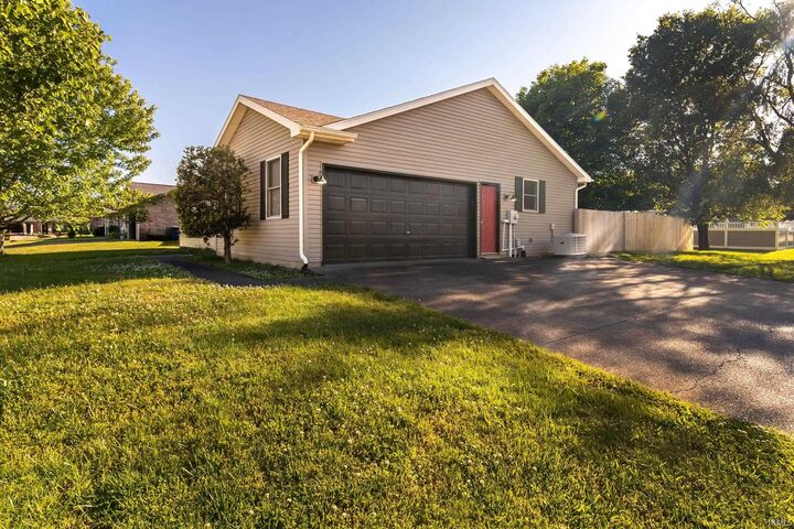 Property Photo:  4911 Yellowstone Drive  IN 47630 