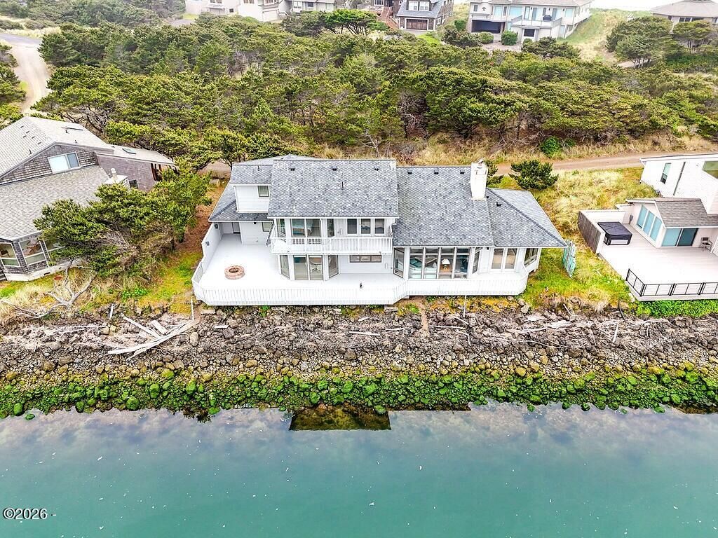 Property Photo:  34 Salishan Lp  OR 97388 