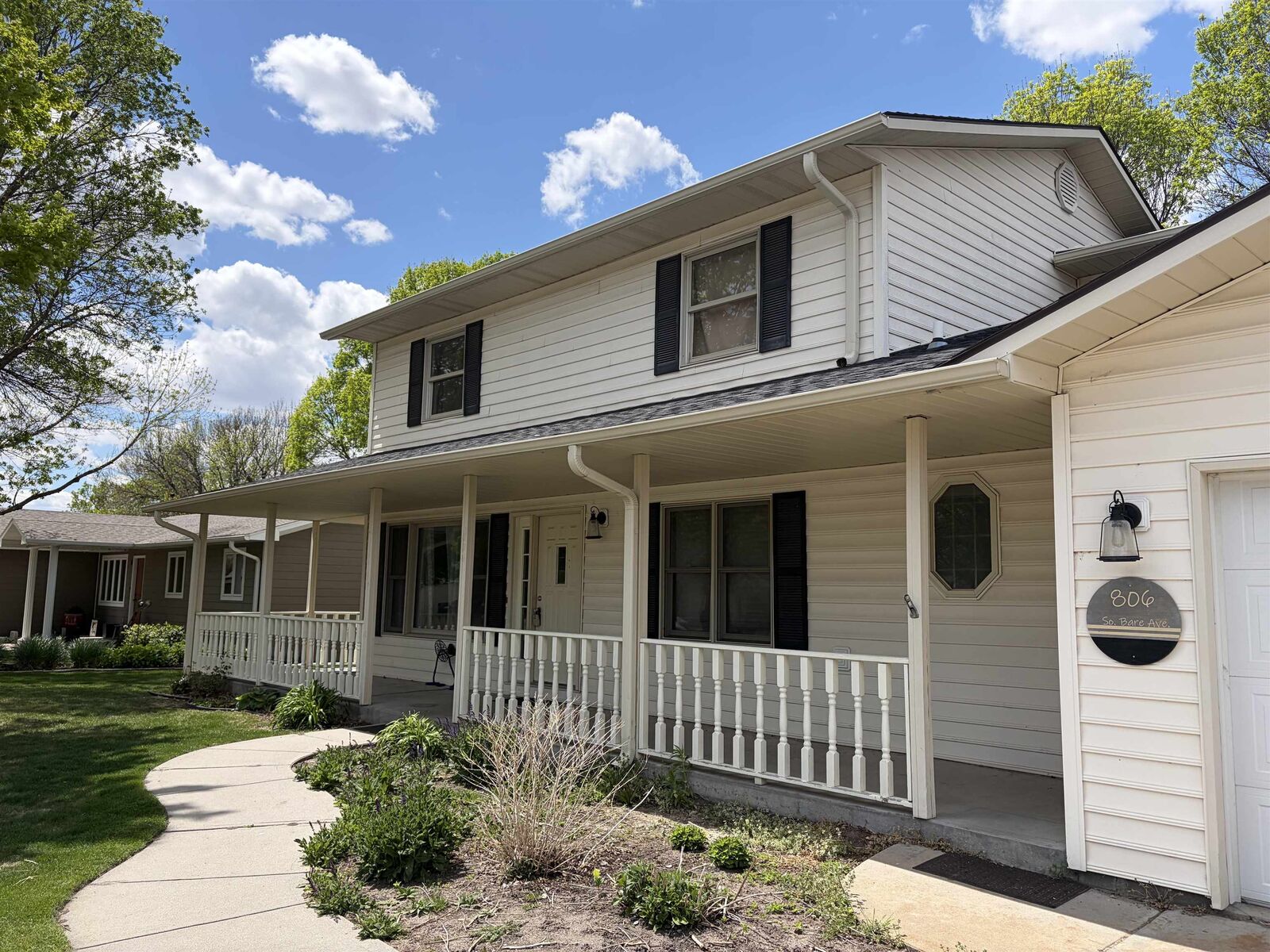 Property Photo: 806 S Bare NE 69101
