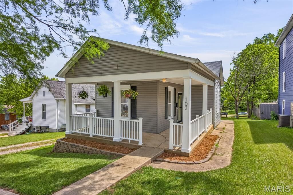 Property Photo:  103 S 4th Street  MO 63020 