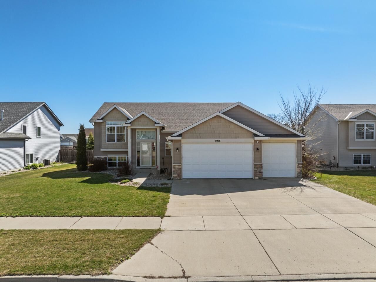Property Photo: 3016 9th St NW ND 58703