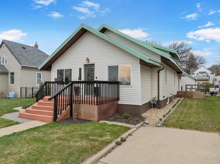 Property Photo:  421 2nd St NE  ND 58703 
