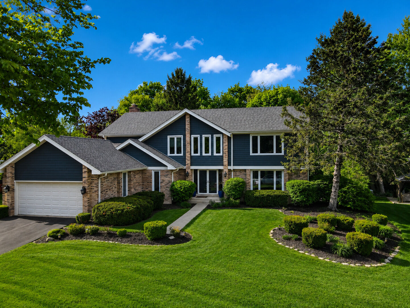 Property Photo: 250 Covington Drive IL 60010