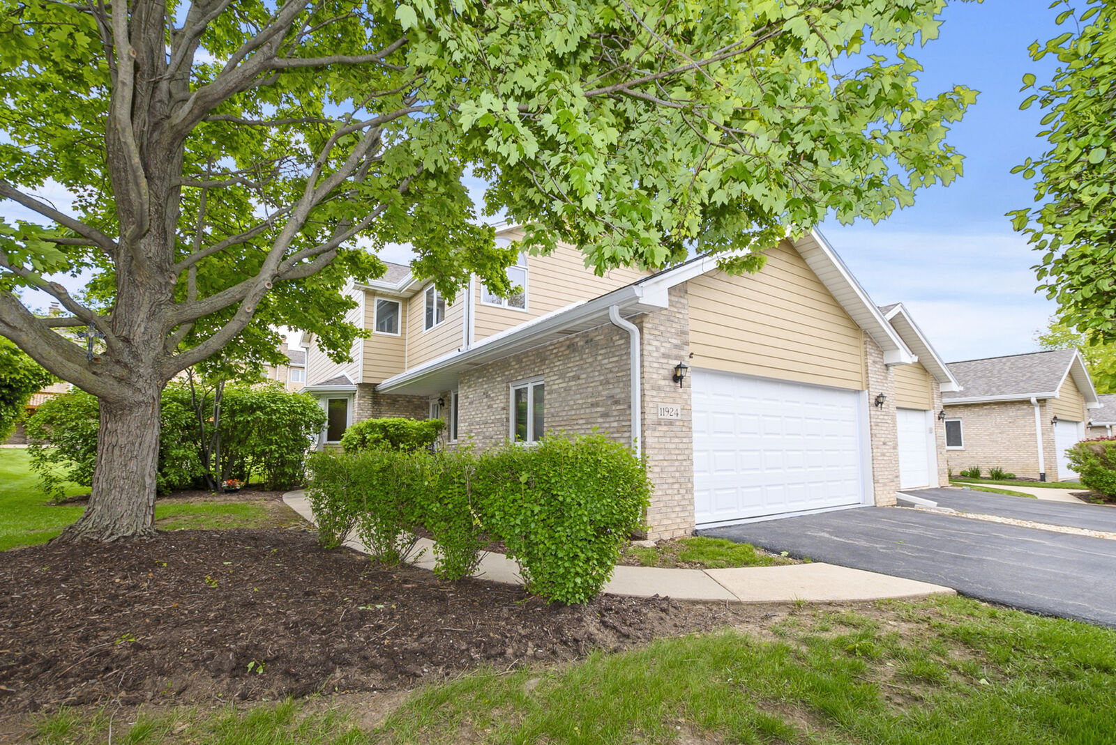 Property Photo: 11924 Dunree Lane IL 60467