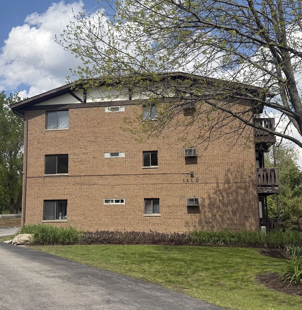Property Photo:  