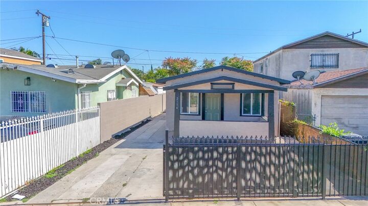 Property Photo:  2114 E Knopf  CA 90222 