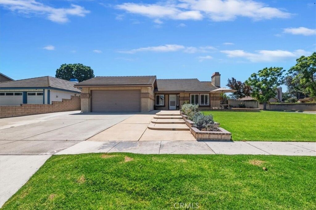Property Photo: 1309 Oxford Circle CA 92878