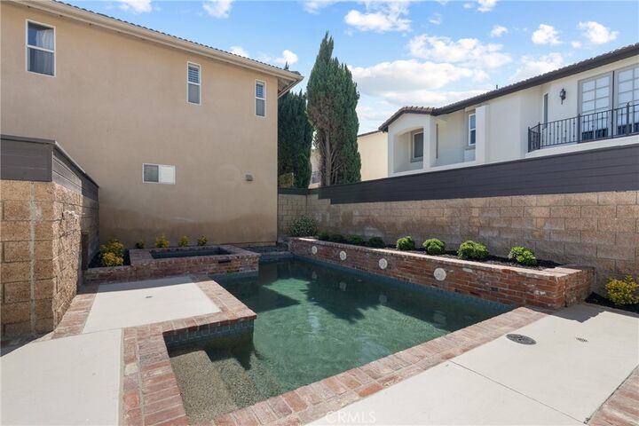 Property Photo:  267 Mesa Dr  CA 92627 